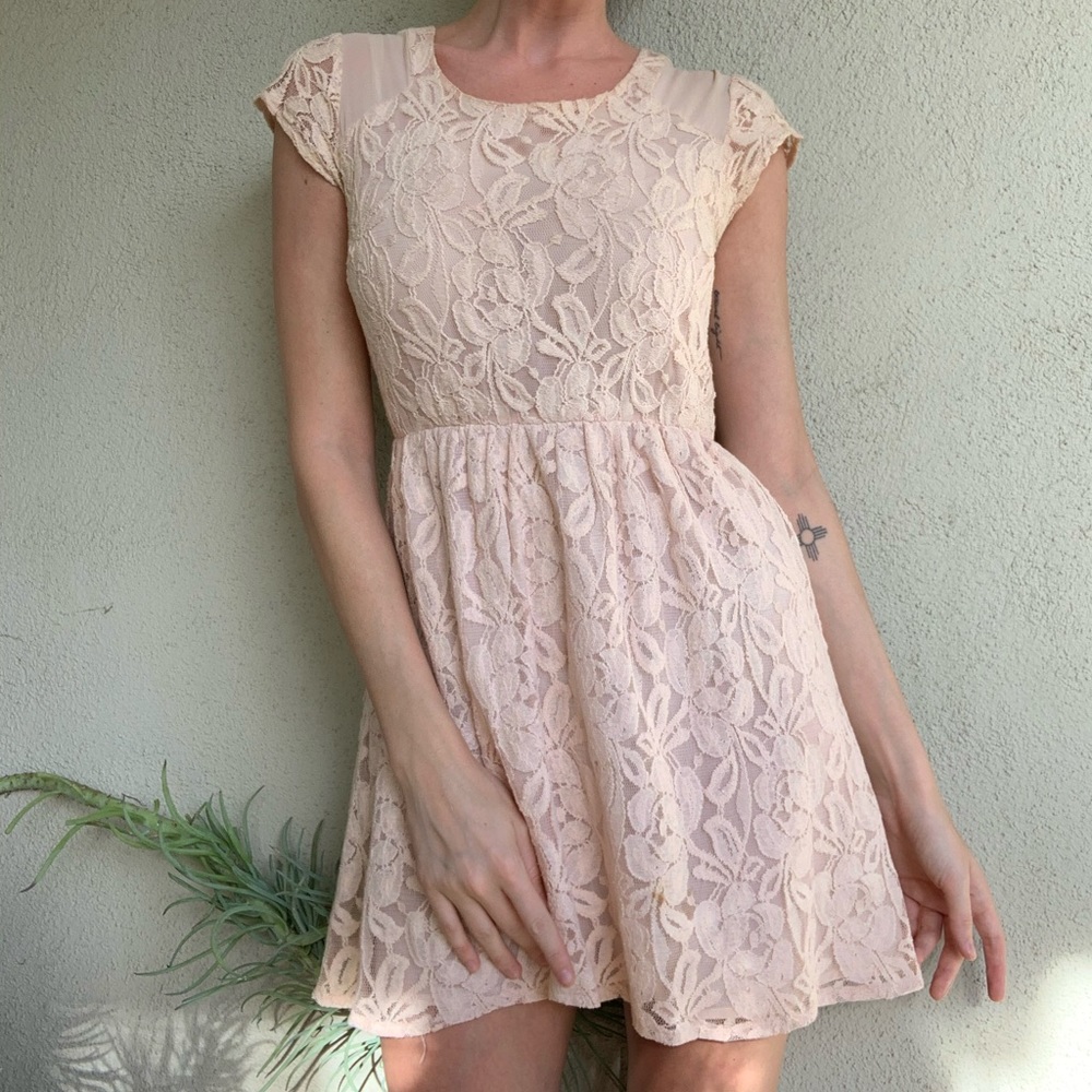 Blush lace short sleeve sundress 💕